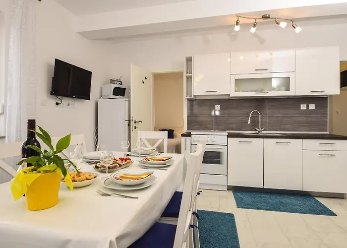 In Zadar With Sea View, Balcony, Air Conditioning, Wifi 685-2 דירה זאטון
