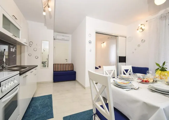 In Zadar With Sea View, Balcony, Air Conditioning, Wifi 685-2 דירה *