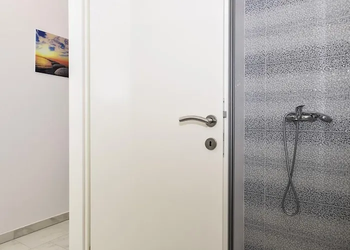 In Zadar With Sea View, Balcony, Air Conditioning, Wifi 685-2 דירה זאטון